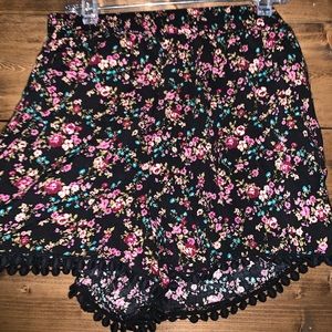 Soft floral shorts, with detailing